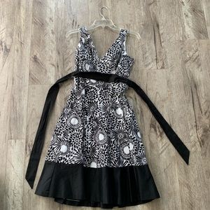 Nine West size 2 Black and White dress